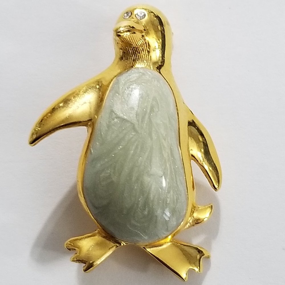 Vintage Gold Tone Penguin Brooch Pearl Center